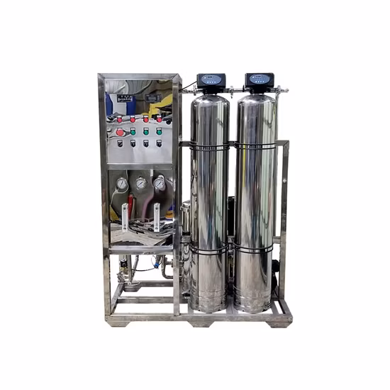 Sistema di dosaggio per il trattamento dell'acqua, dotato di pompa dosatrice automatica